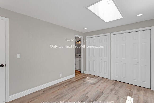 Building Photo - Charming Portland Retreat: Spacious Home w...