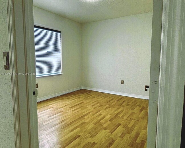 Building Photo - 7326 Collins Ave