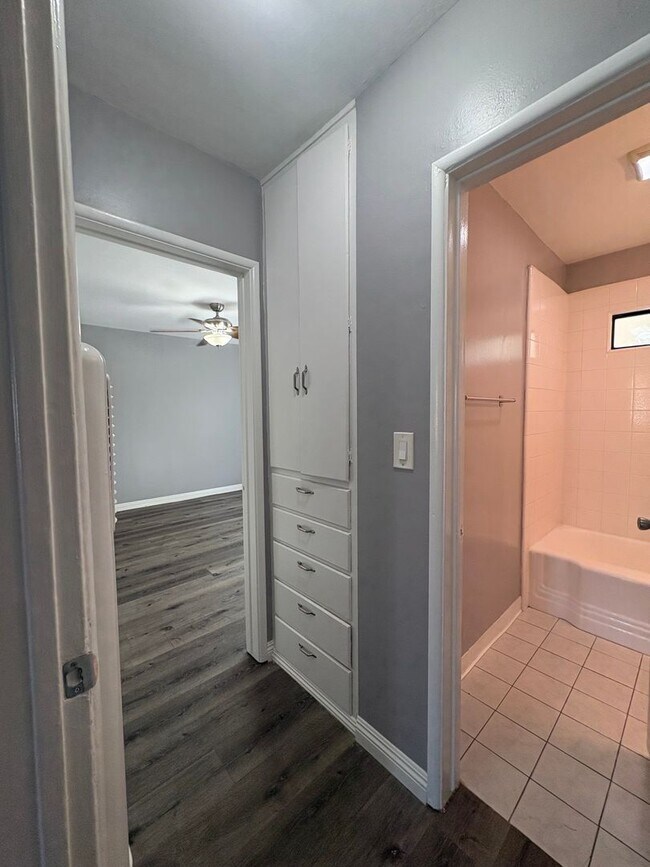 Building Photo - Charming 1 Bed / 1 Bath in Historic Bluff Park – Just One Block from the Beach!