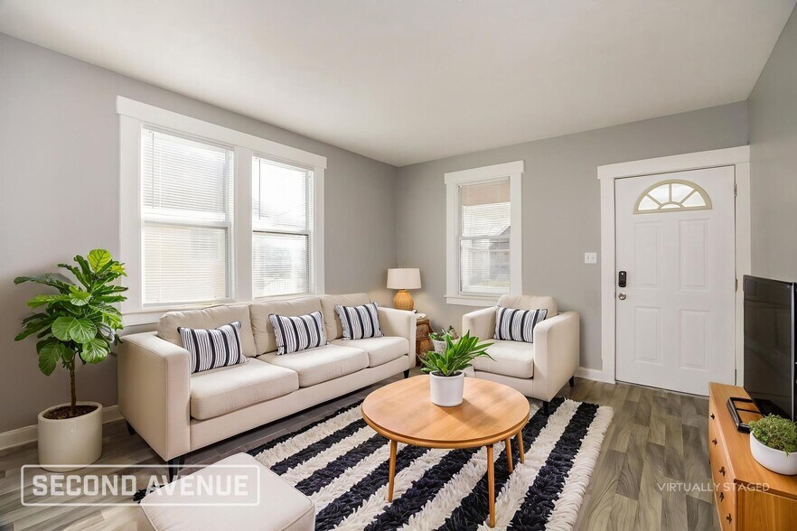 Building Photo - 1806 Sundale Ave