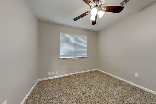 Building Photo - 4715 Brooklawn Dr