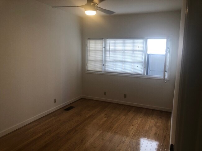 Building Photo - 401 N Norton Ave