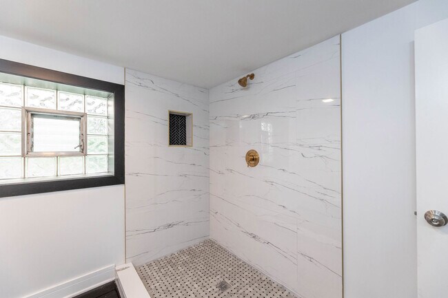 Building Photo - 2508 Kenilworth Ave