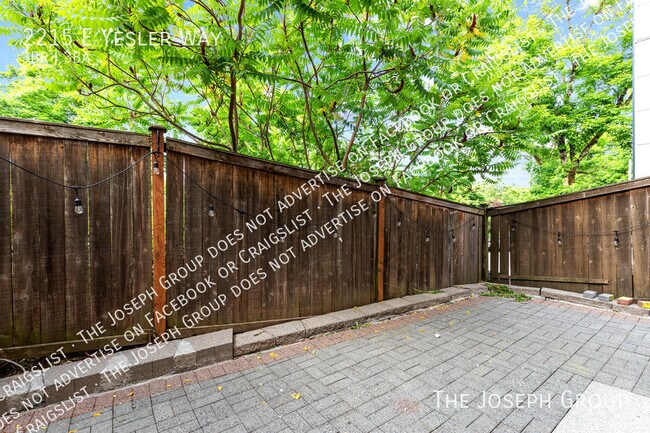 Building Photo - 2215 E Yesler Wy