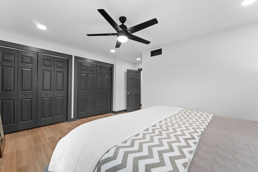 Building Photo - 118 Combs St