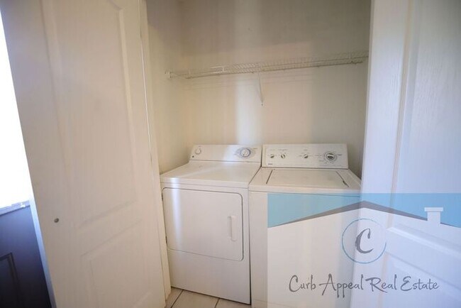 Building Photo - Utilities included!! Internet included!! Spacious 2 bed /2 full bath apt - includes washer/dryer