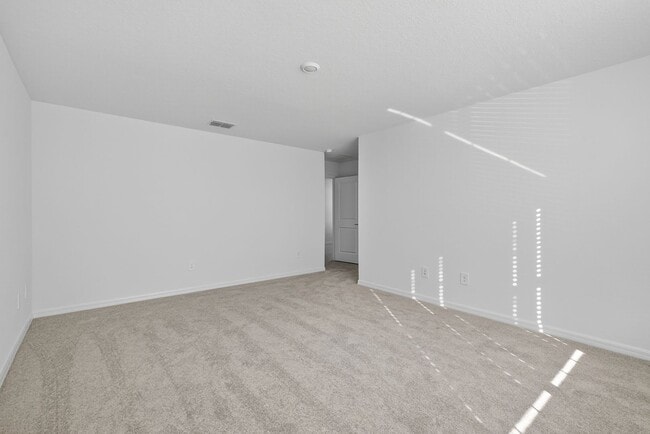 Building Photo - Brand New 6-Bed Available Now!