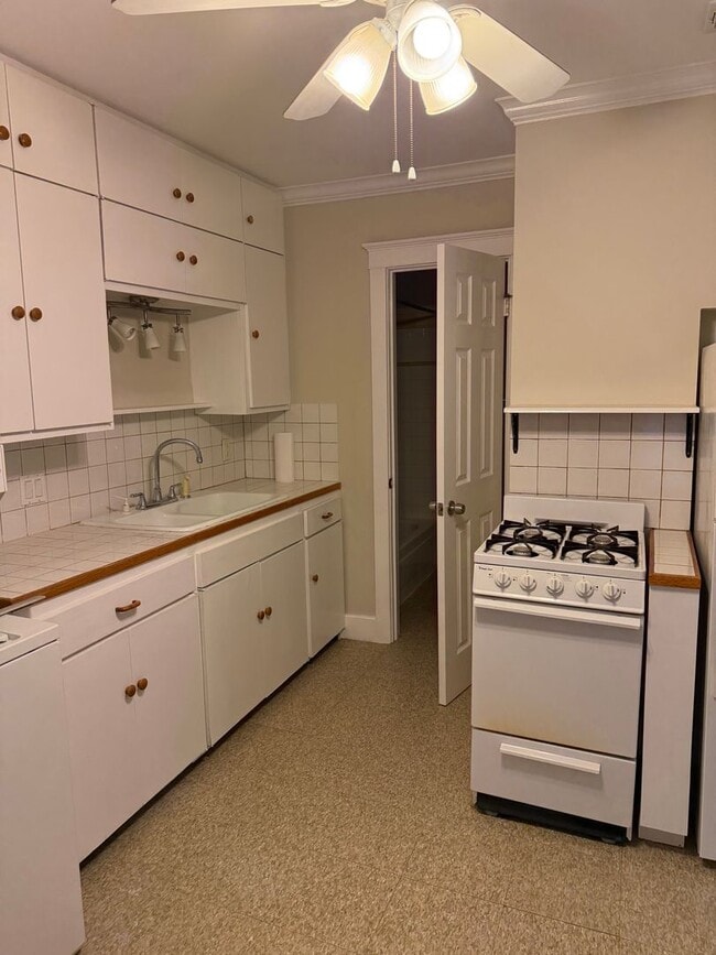 Building Photo - 1/1 with Fenced Yard - Charming Historic Home UPDATED