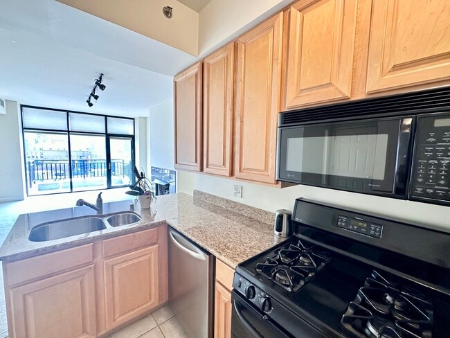 Building Photo - 400 W Ontario St