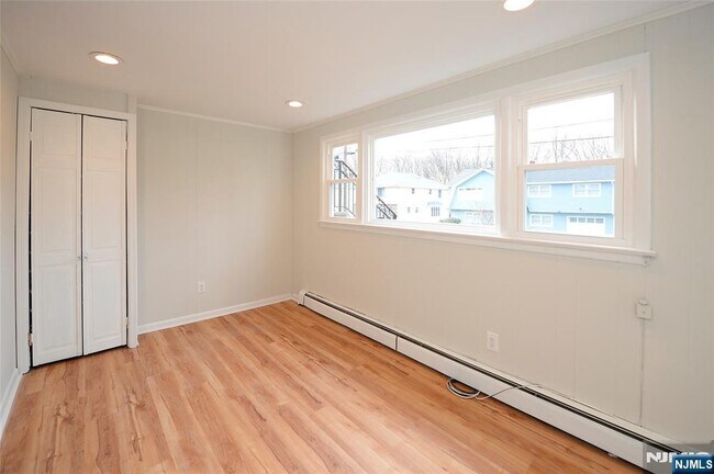 Building Photo - 43 Spruce Ave