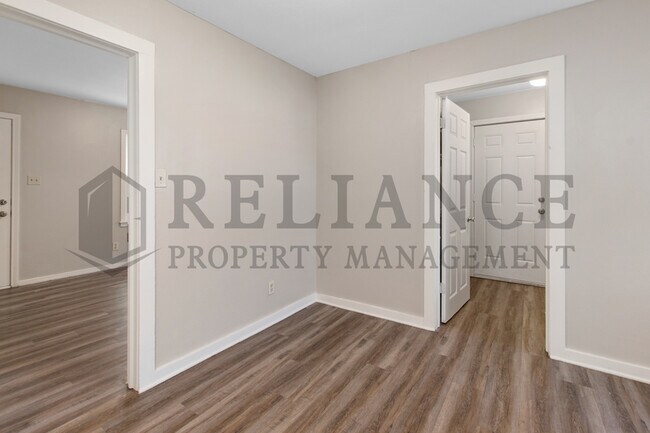 Building Photo - 1303 W 33rd St S