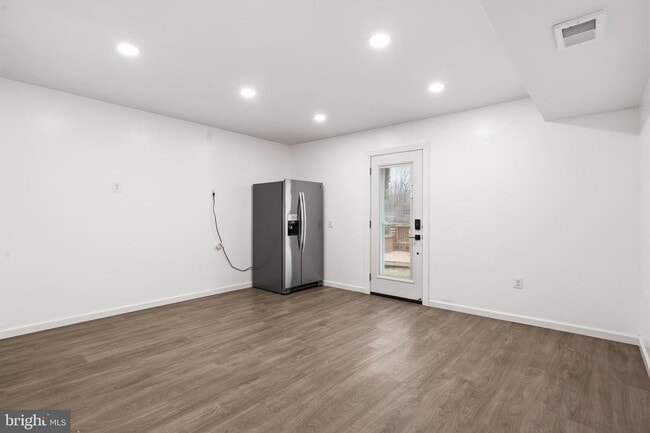 Building Photo - 2146 Woodford Rd