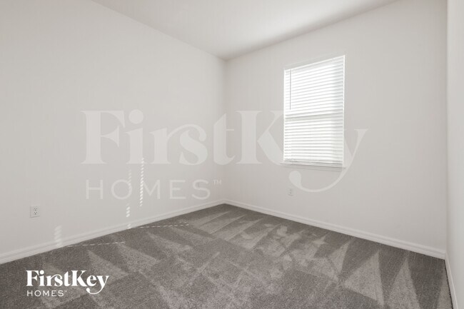 Building Photo - 585 Crown Rose Dr