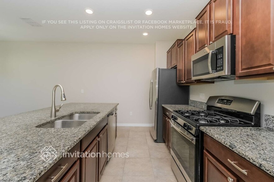 Building Photo - 16895 Red Brick Ln