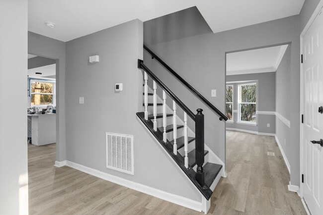 Building Photo - 1917 Grove Point Ct