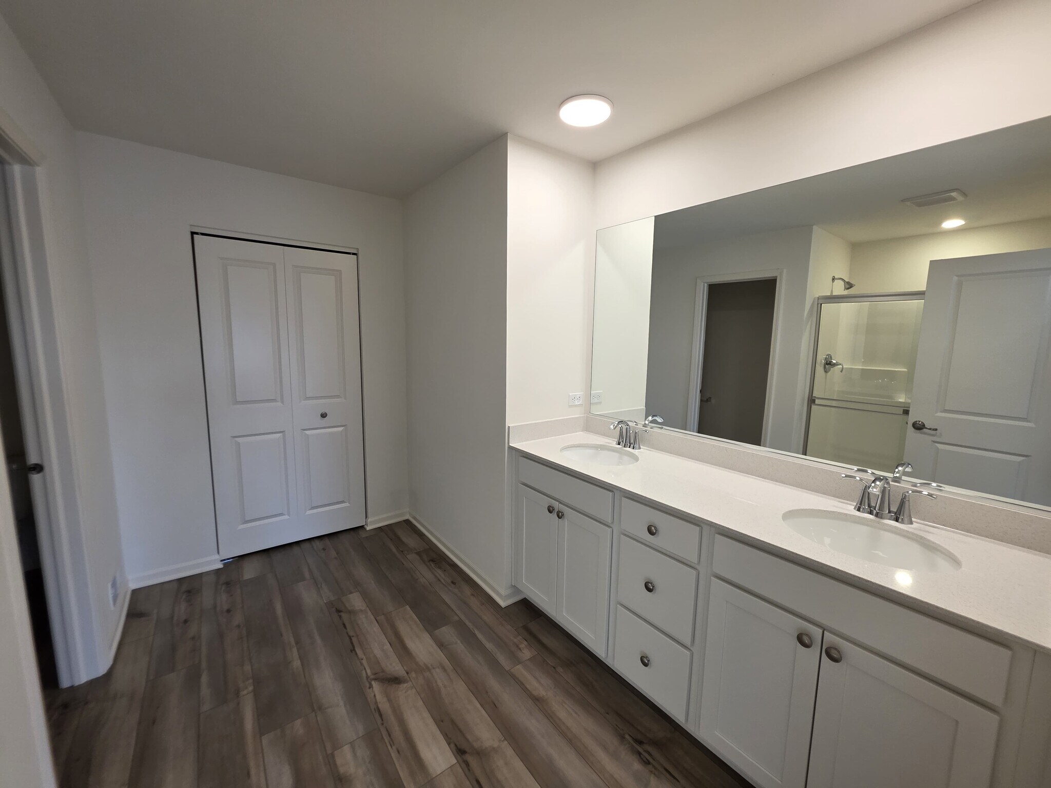 Building Photo - 1811 E 111th Pl