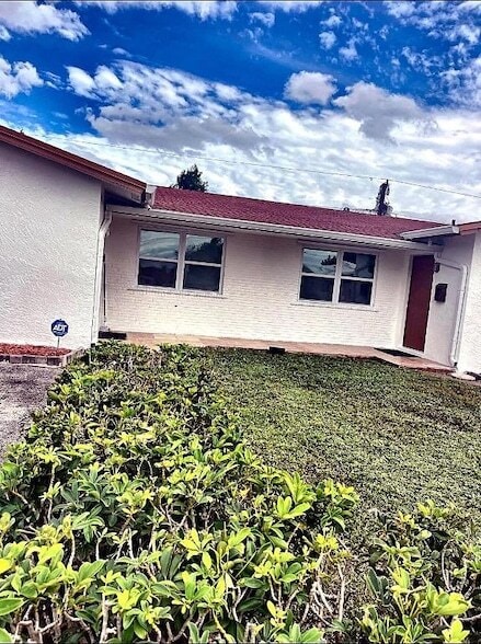 Building Photo - 1630 NW 52nd Ave