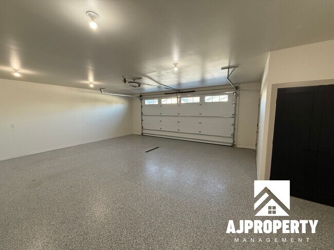 Building Photo - 8609 W Shoreline Pl