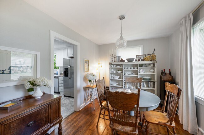 Building Photo - 3 Bedroom || 1.5 Bathroom Single Family Home