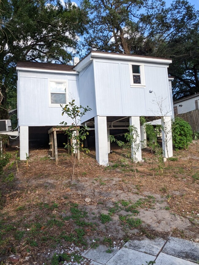 Building Photo - 8410 N 11th St