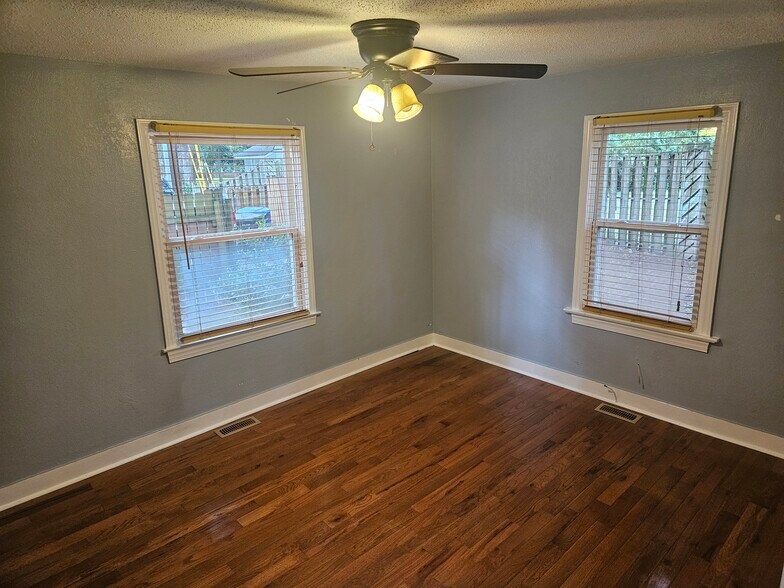 Bedroom - 119 Avery St