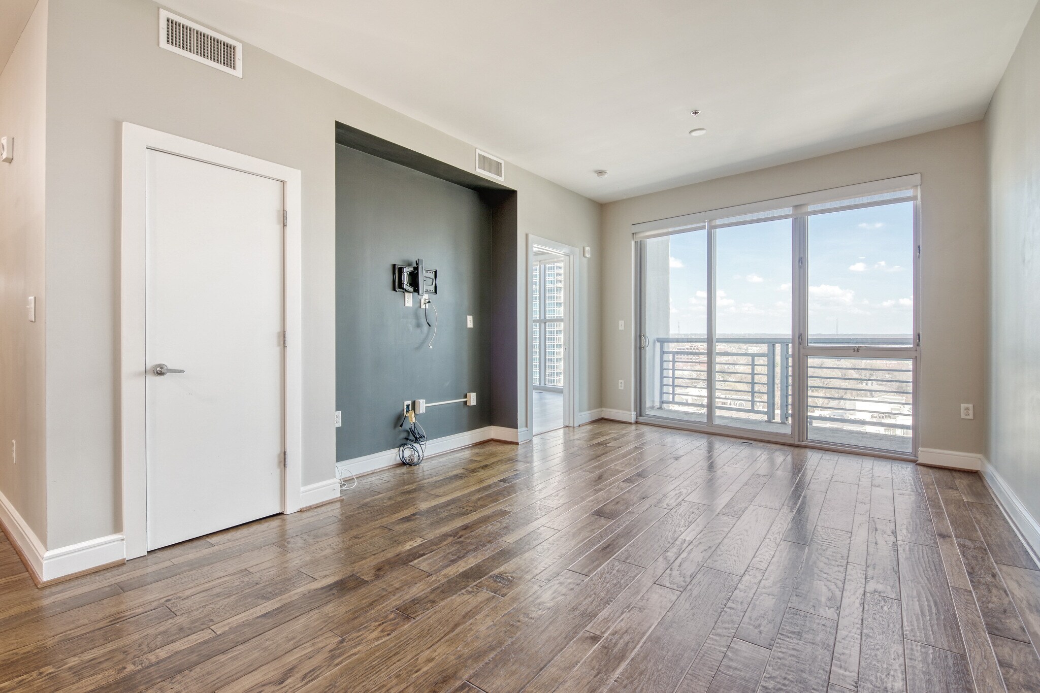 Living space with floor to ceiling windows - 333 W Trade St