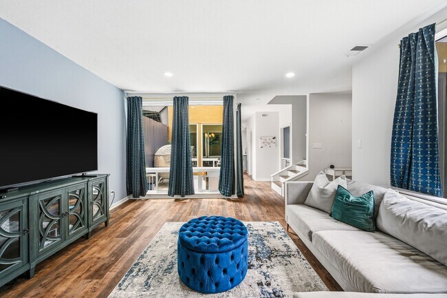 Building Photo - 1116 Bering Dr
