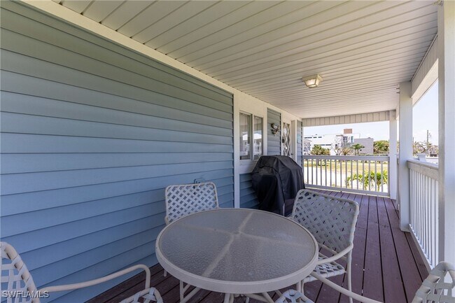 Building Photo - 950 San Carlos Dr