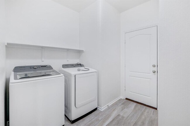 Building Photo - 131 Connor Elkins Dr