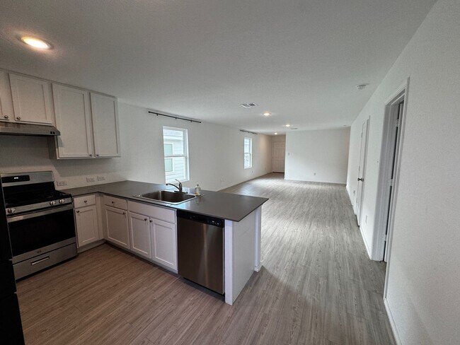 Building Photo - MOVE-IN SPECIAL! Modern 2024 New-Build with Open-Concept Living and Private Primary Suite in Wate...
