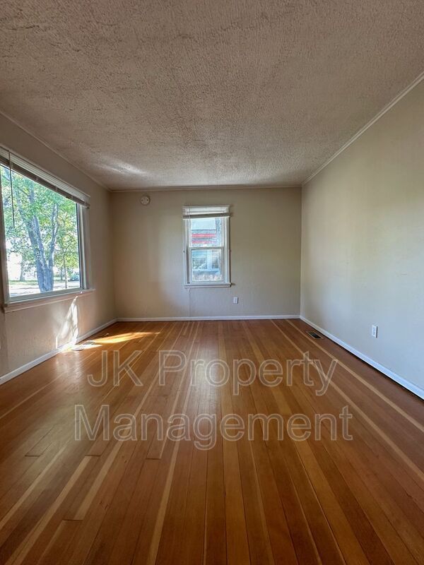 Building Photo - 3512 4th Ave N