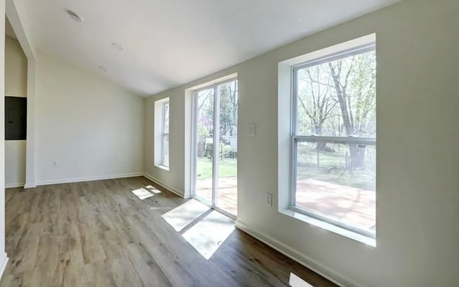 Building Photo - Beautifully remodeled 4-bedroom, 2-bath ho...