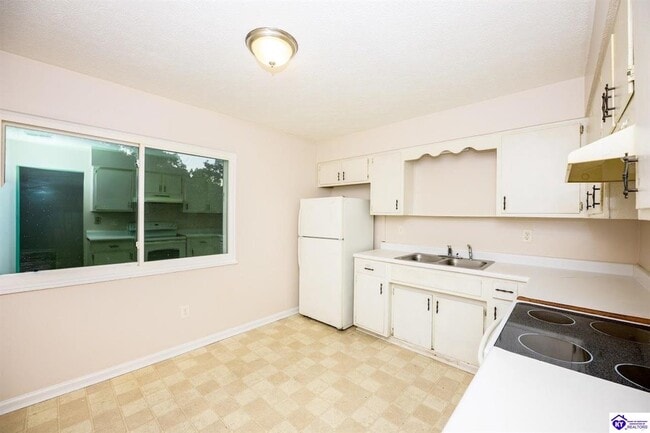 Building Photo - 244 Pinewood Dr
