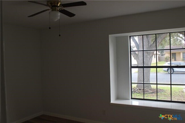 Building Photo - 223 Ridgewood Dr