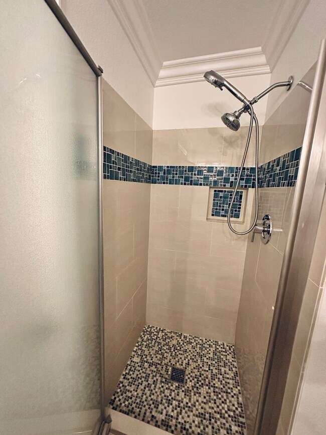 Building Photo - Beautiful 2 bed 2 bath condo in guard gated Residence at Canyon Gate community! Home features bea...