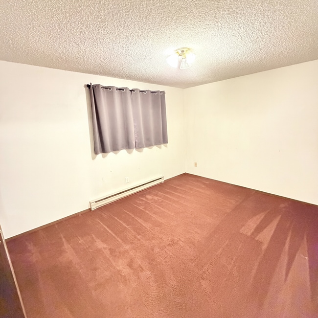 Building Photo - 2121 E Upriver Dr