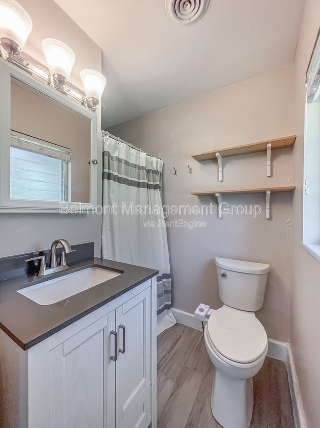 Building Photo - 1868 Lake Spier Dr