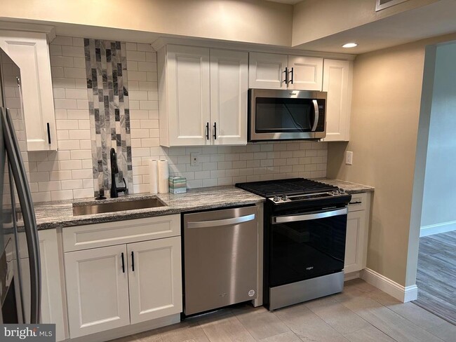 Building Photo - 287 Knoll Dr