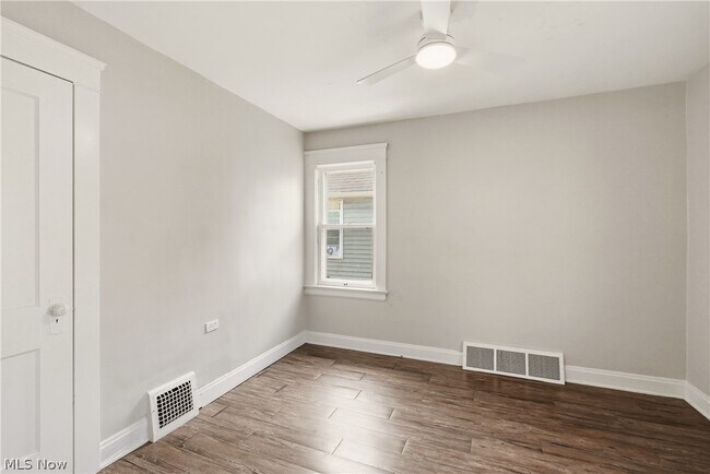 Building Photo - 515 E 143rd St