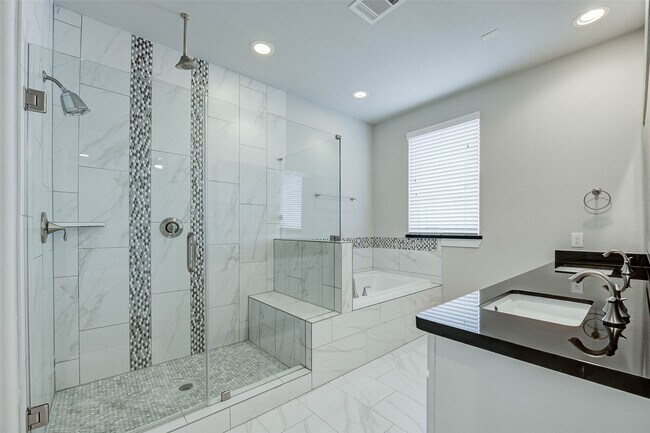 Building Photo - 253 W 27th St