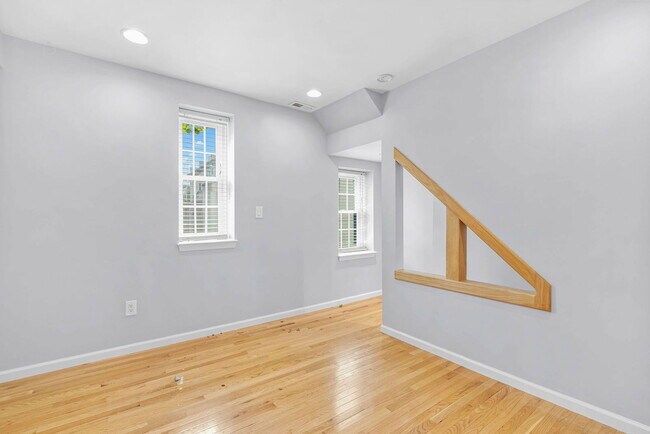Building Photo - 813 N Lawrence St