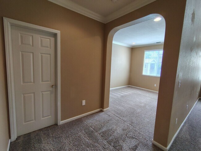 Building Photo - 13606 Brook Way