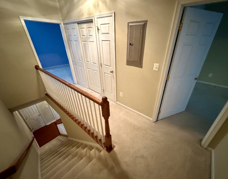 Building Photo - 43825 Hickory Corner Terrace