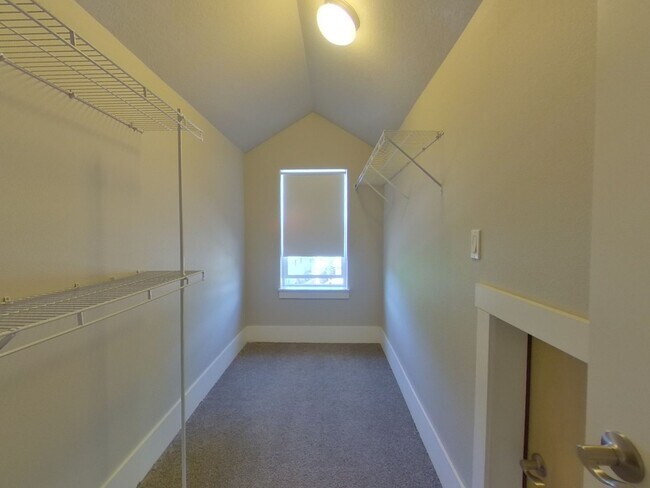 Building Photo - 325 NW 21st St