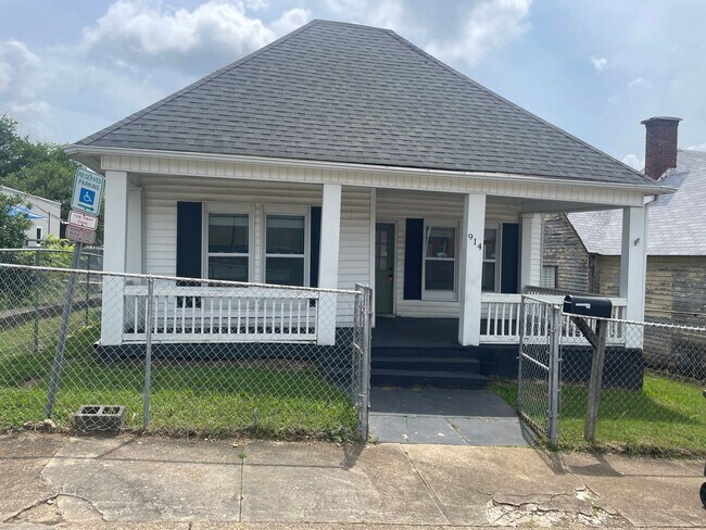 Primary Photo - Knoxville 37923 - 3 bedroom, 2 bath home -...