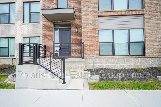 Building Photo - 673 Golborne St