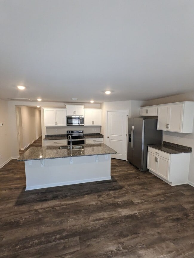 Building Photo - 4 Bedroom Ranch- Sherrills Ford