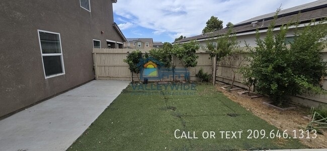 Building Photo - 2104 Ukiah Ct
