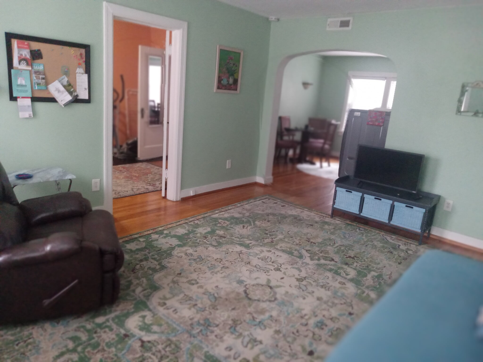 spacious living room - 212 Emanuel Cleaver II Blvd
