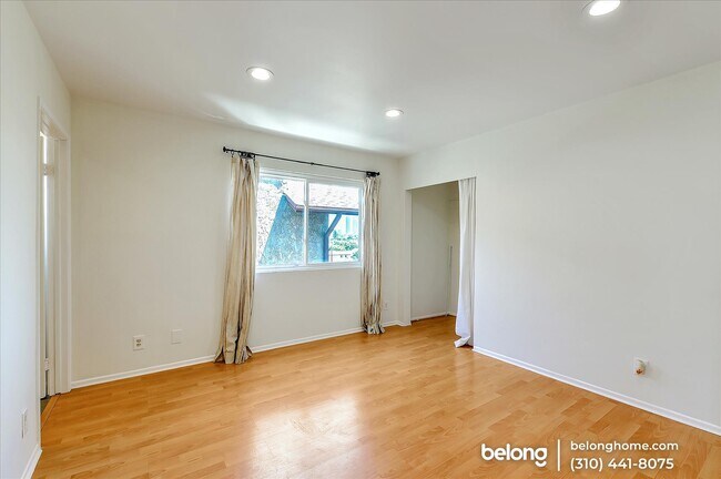 Building Photo - 720 Waterloo St